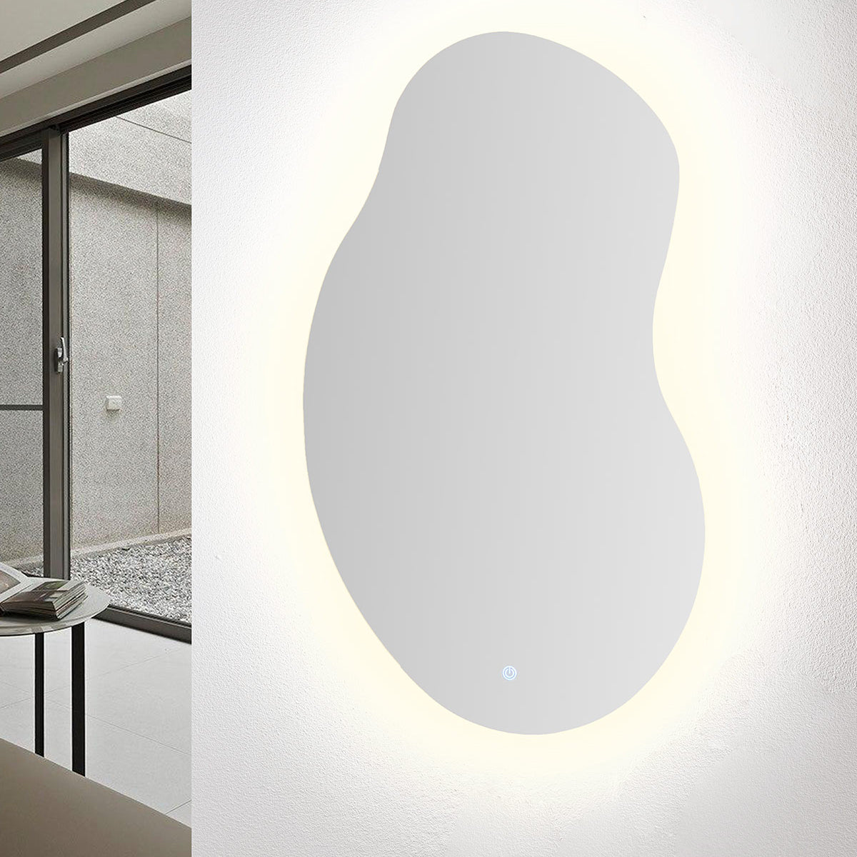 Espejo Nebula sin marco, diseño orgánico moderno con silueta fluida, botón táctil y retroiluminación LED perimetral para baño o vestidor.
