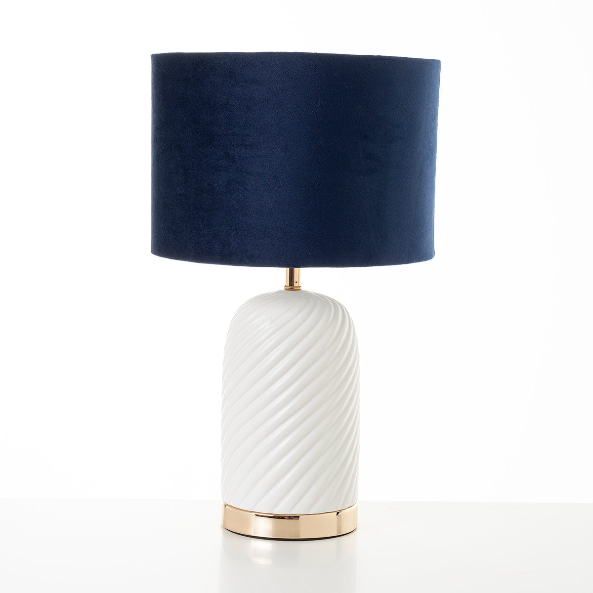 Lámpara de sobremesa Spiral de diseño artístico con base cerámica en azul, blanco y dorado y pantalla de terciopelo. Iluminación ambiental.