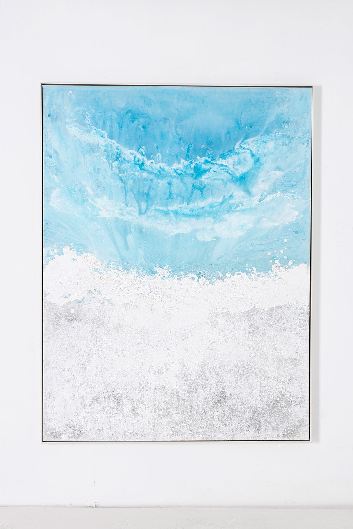 Cuadro abstracto "Tide", pintura al óleo, azules cristalinos y blancos, olas rompiendo, estilo moderno/minimalista, 120x160 cm.