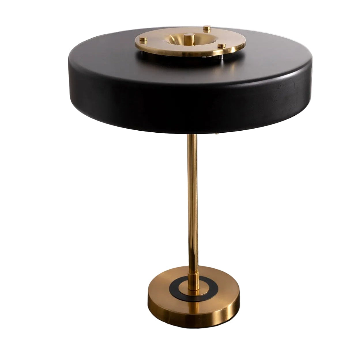 Lámpara de sobremesa Diplomat estilo mid-century, pantalla negra mate, base oro cepillado. Metal, 42 cm alto. Ideal para despacho/salón.