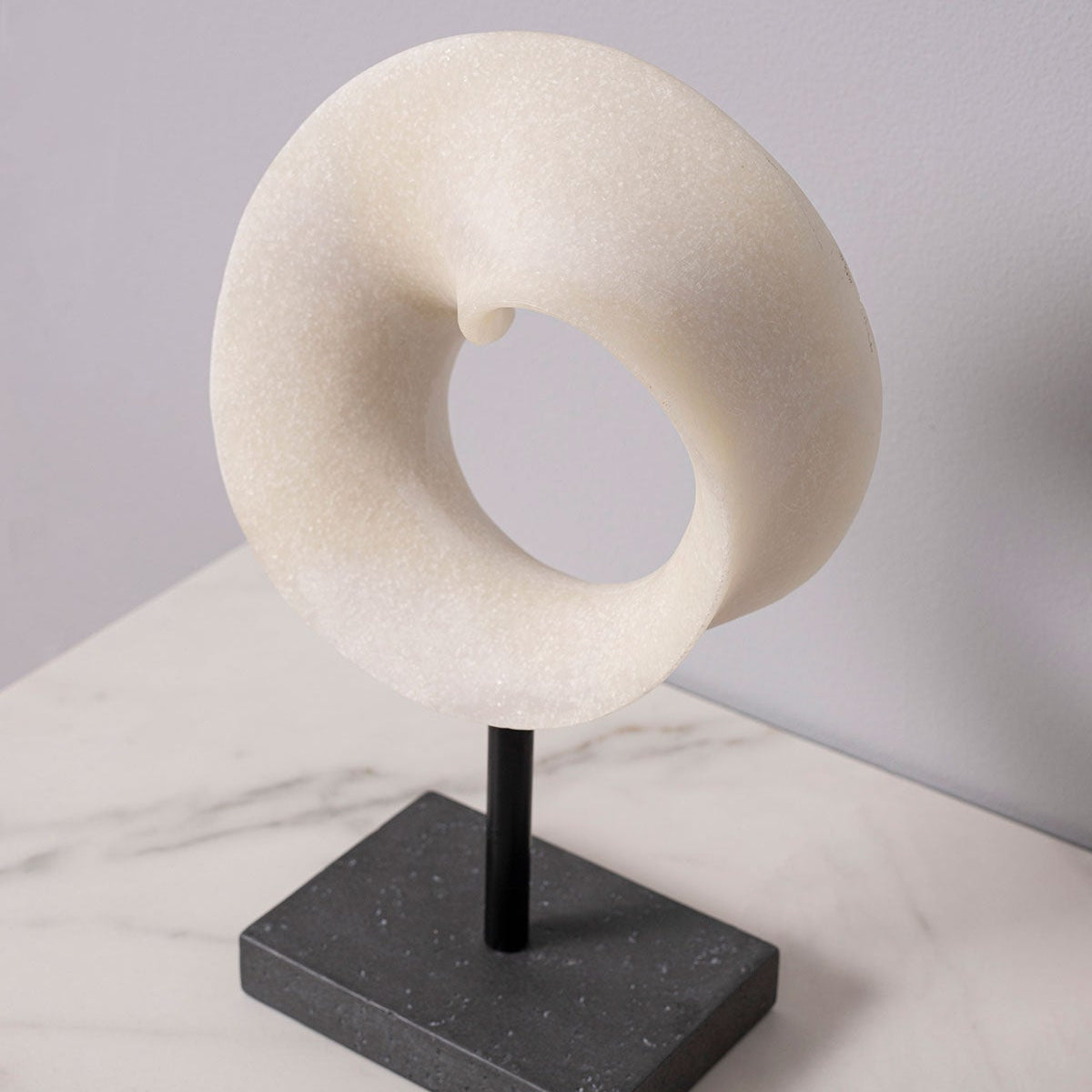 Comprar Escultura Olympia 20x32x9cm online en KitMuebles
