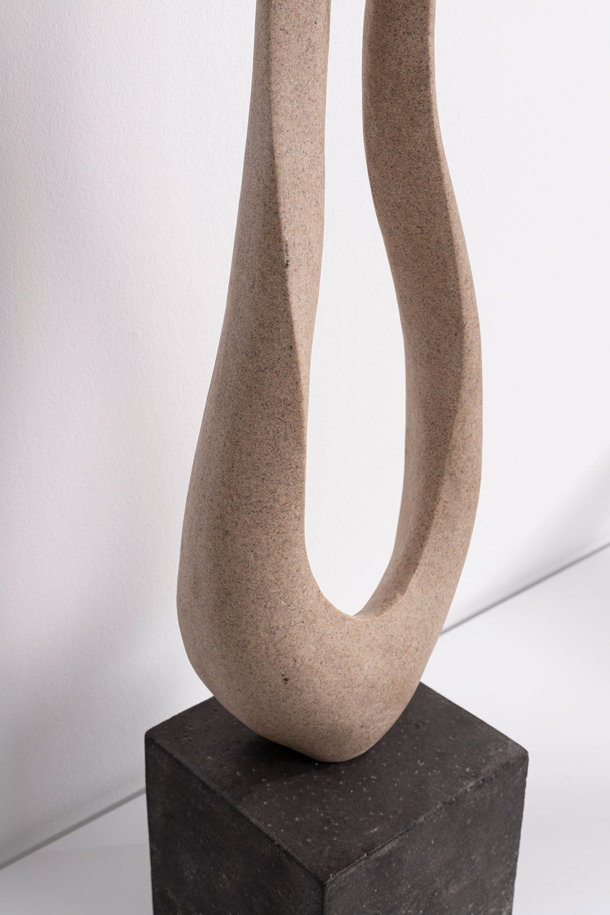 Comprar Escultura Gaia 17x71x15cm online en KitMuebles