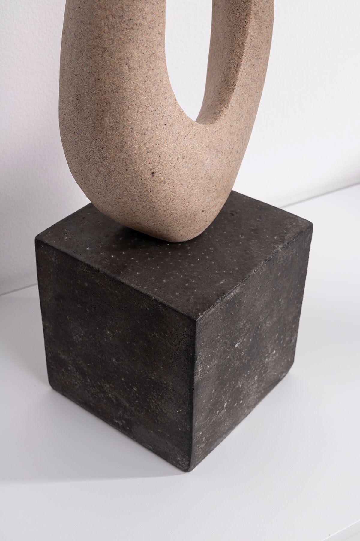 Comprar Escultura Gaia 17x71x15cm online en KitMuebles