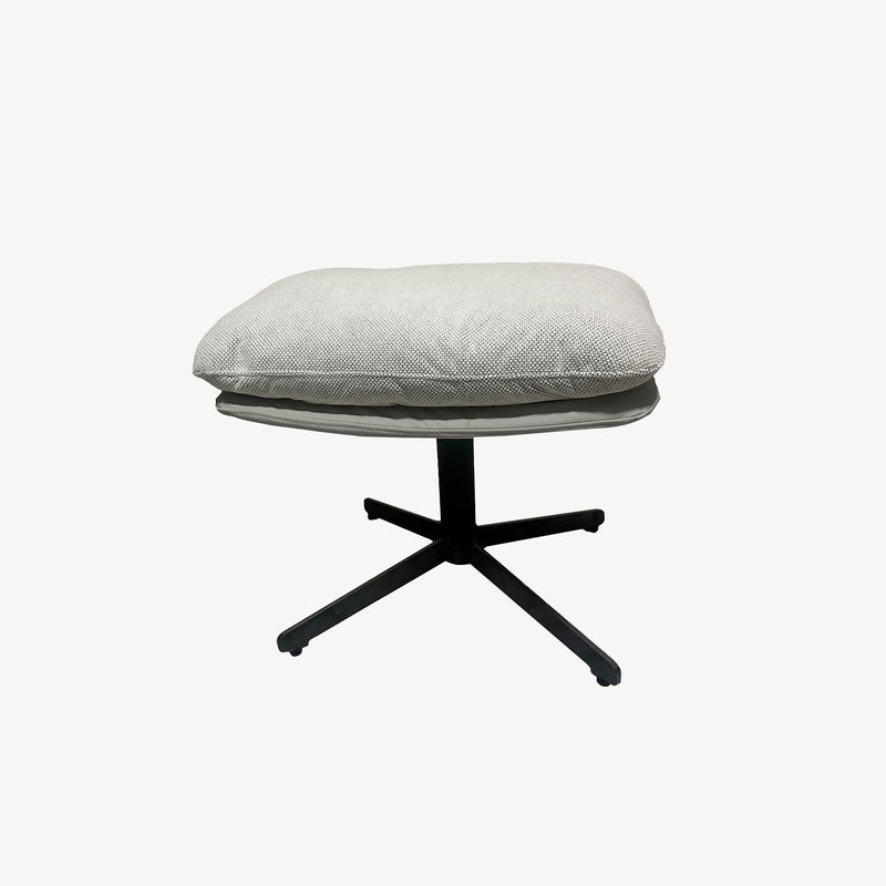 Banqueta reposapiés Dual giratoria tapizada antimancha e ignífuga. Diseño contemporáneo y ergonómico para salón. 52x40x42 cm.