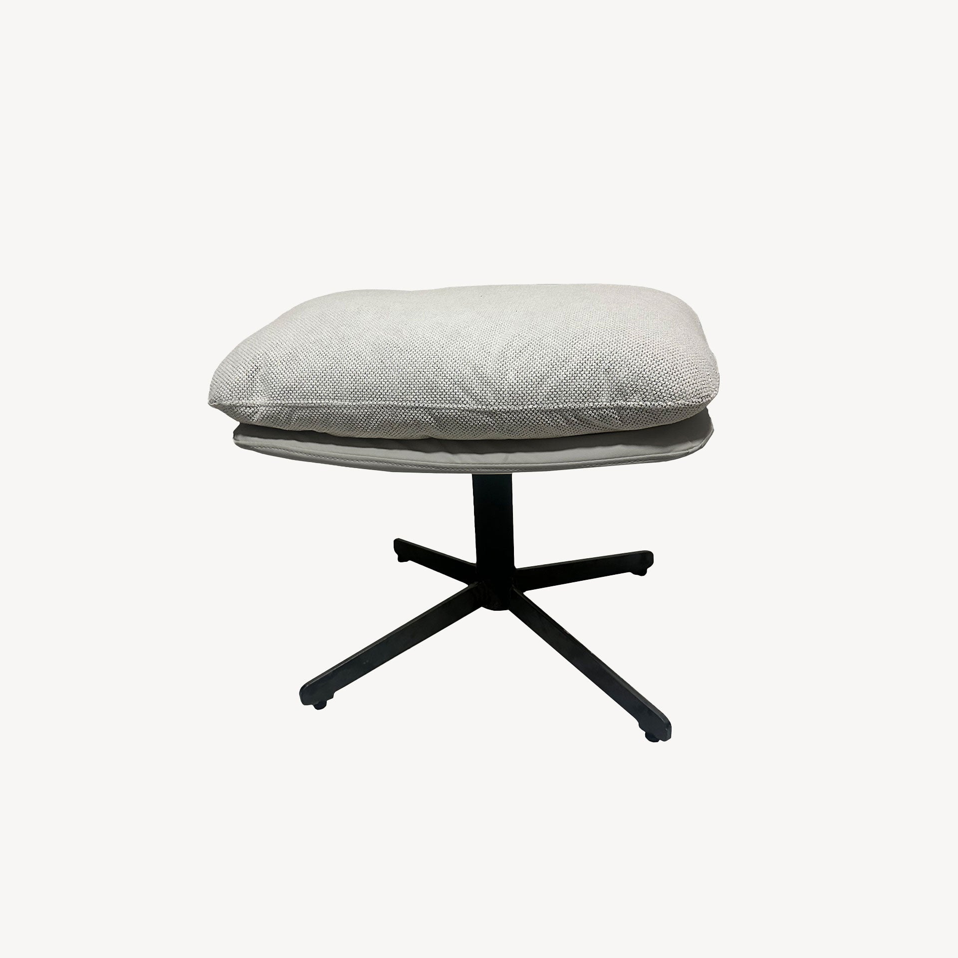 Banqueta reposapiés Dual giratoria tapizada antimancha e ignífuga. Diseño contemporáneo y ergonómico para salón. 52x40x42 cm.