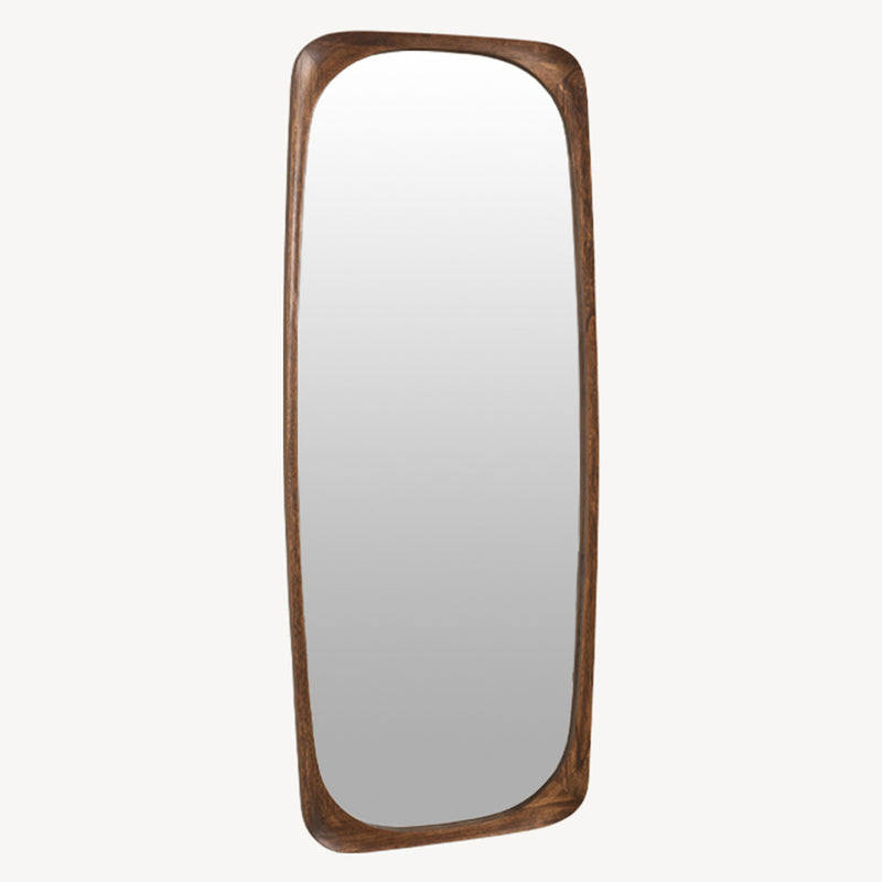 Espejo cuerpo entero Voyager, diseño orgánico retro con marco de madera nogal irregular. Ideal para vestidor, dormitorio, o recibidor. Medidas: 70x175 cm.