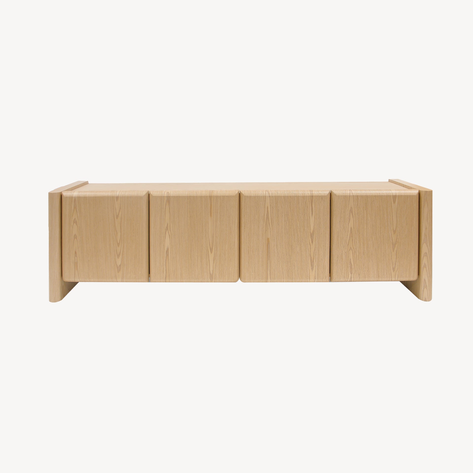 Mueble TV Gio de diseño minimalista y líneas arquitectónicas. Fabricado en madera de roble, 180x45x50 cm, ideal para estilo nórdico/japandi.