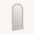 Espejo de arco Selene con marco de madera blanco roto, 80x180 cm, ideal para recibidor o vestidor. Diseño clásico y minimalista que aporta luz.