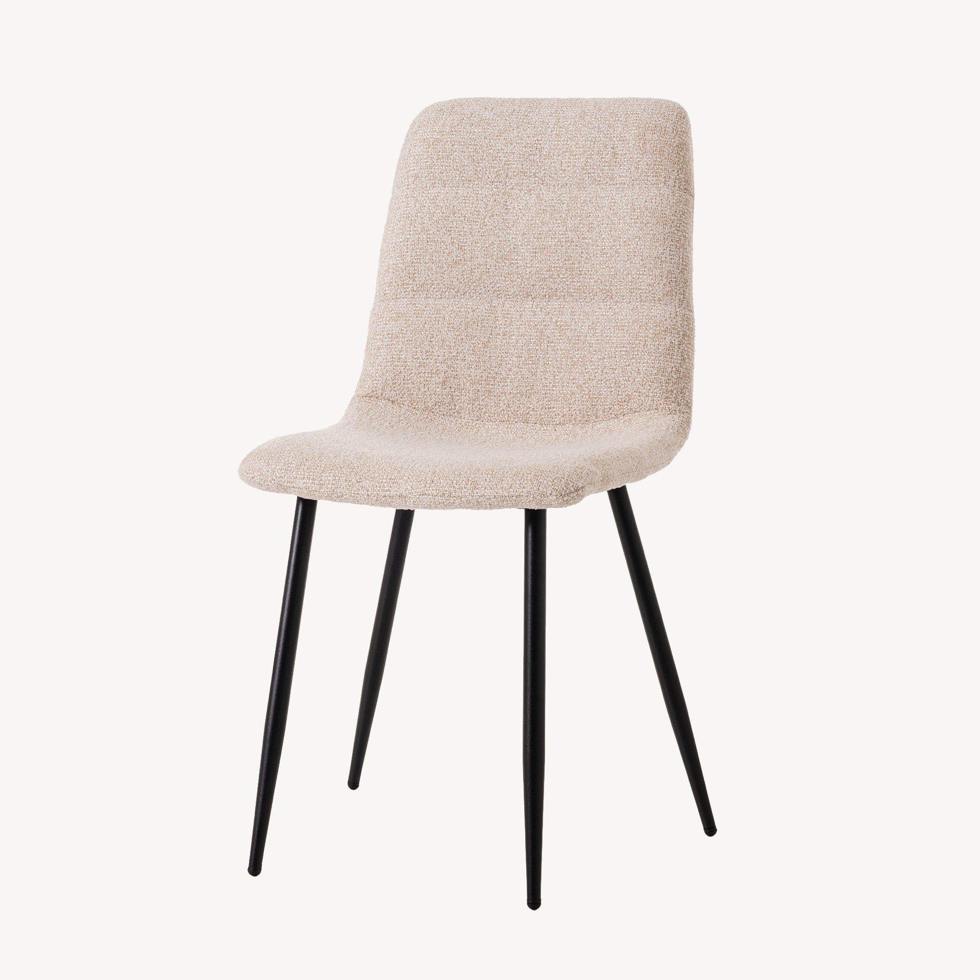 Silla Emma moderna, diseño atemporal, estructura metálica negra y tapizado beige arena. Ideal para comedor estilo nórdico, moderno e industrial.