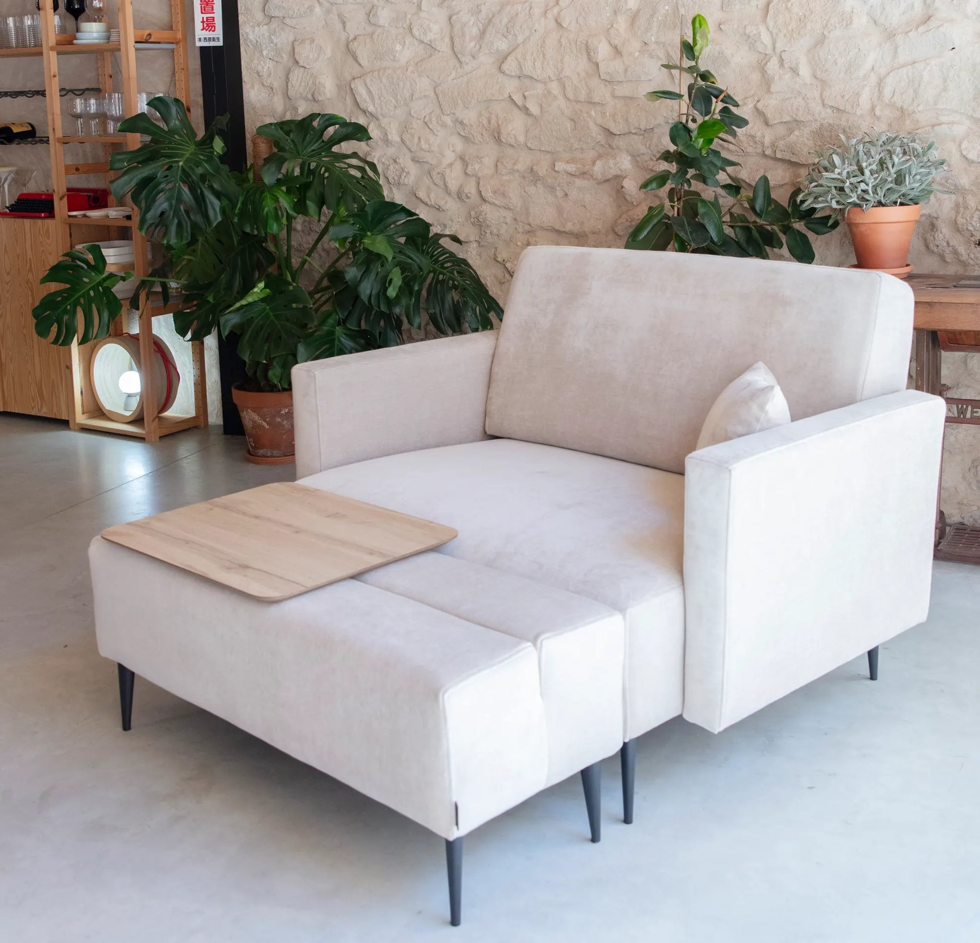 Comprar Puff Monroe 2pl con mesa online en KitMuebles