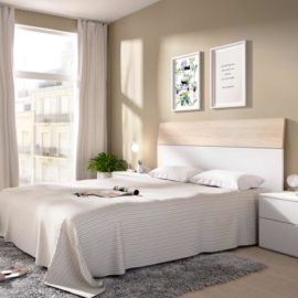 Dormitorio Gia con cabecero y dos mesitas acabado blanco combinado color natural, del programa DEKIT