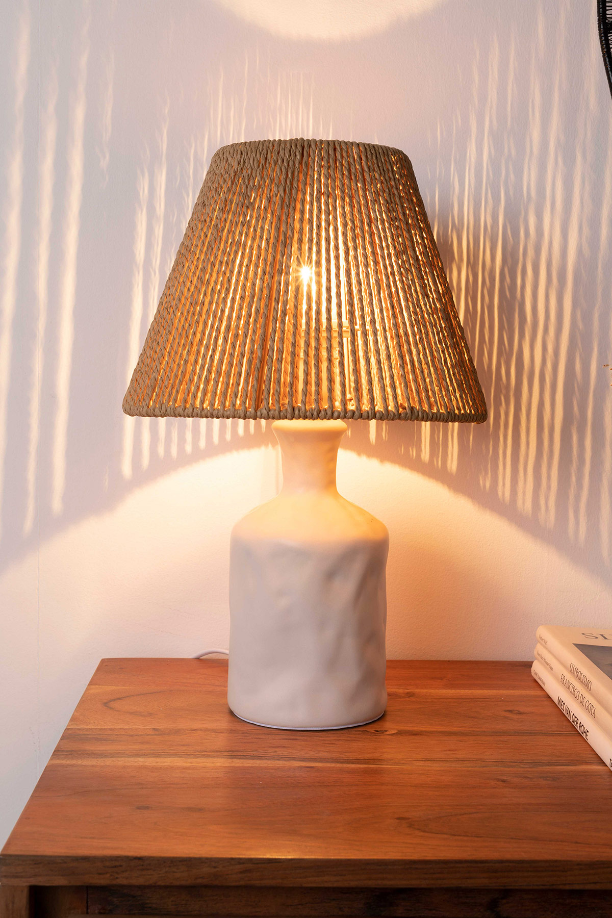 LÁMPARA DE SOBREMESA DE HILO DE PAPEL Y CERÁMICA 25x25x39cm - Imagen 6